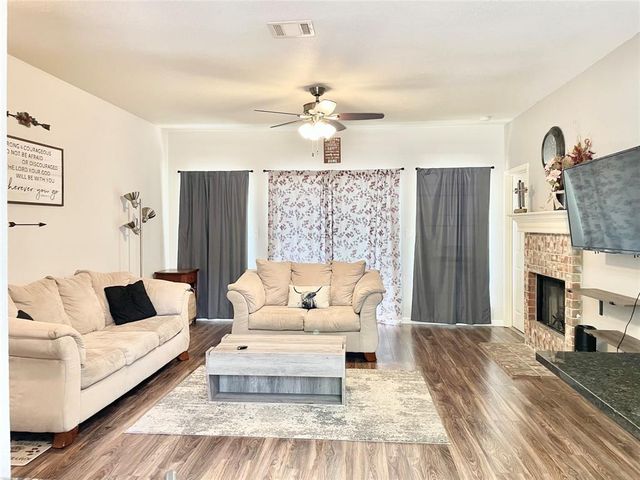 207 Kates WAY, Hutto, TX 78634