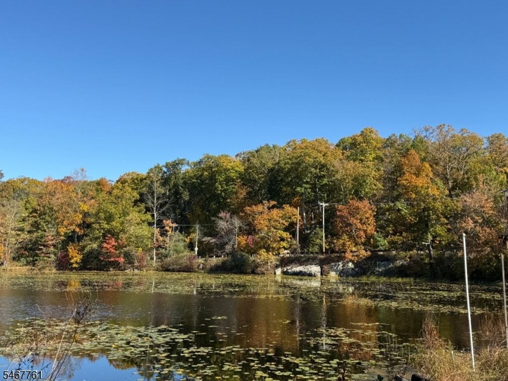 12 Hilltop Rd, Hopatcong Boro, NJ 07821 — photo 2