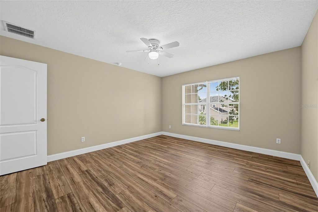 Image 19 of property listing at 10106 HIDDEN DUNES LANE, Orlando, FL 32832