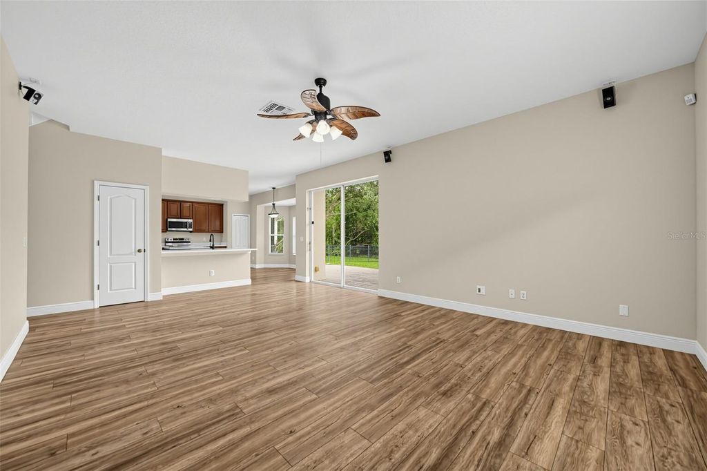 Image 4 of property listing at 10106 HIDDEN DUNES LANE, Orlando, FL 32832