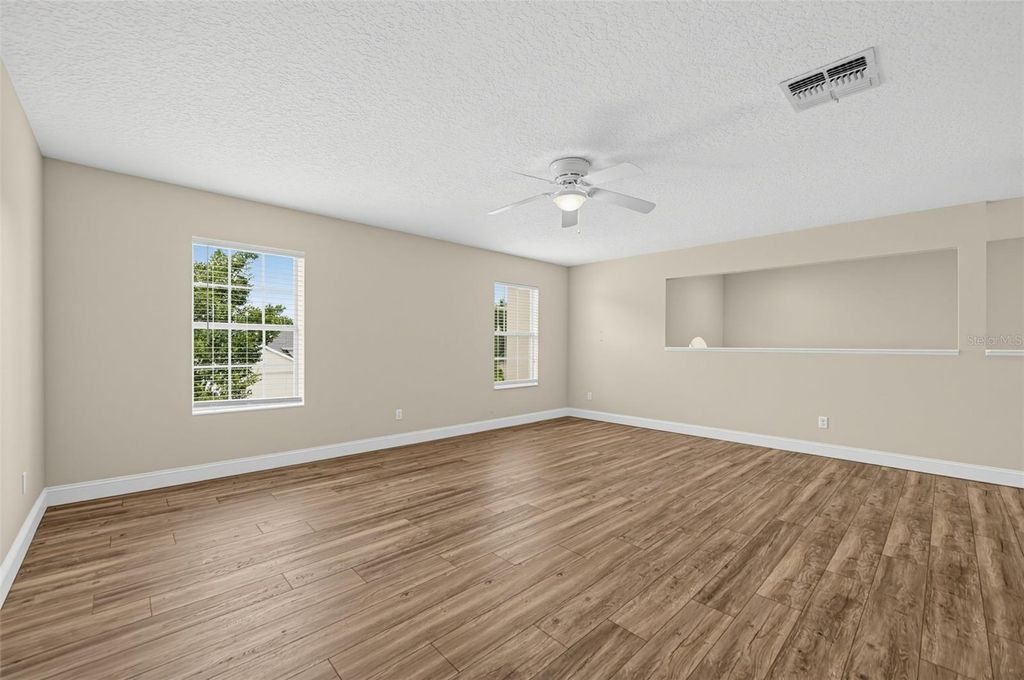Image 6 of property listing at 10106 HIDDEN DUNES LANE, Orlando, FL 32832
