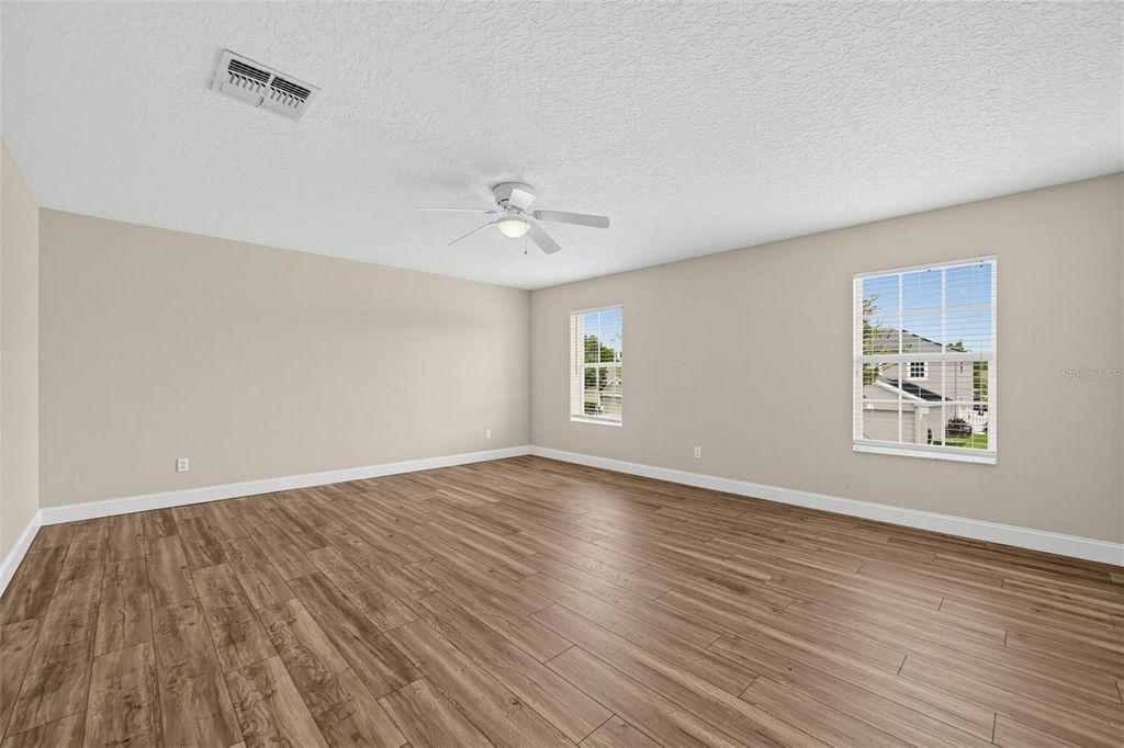 Image 7 of property listing at 10106 HIDDEN DUNES LANE, Orlando, FL 32832