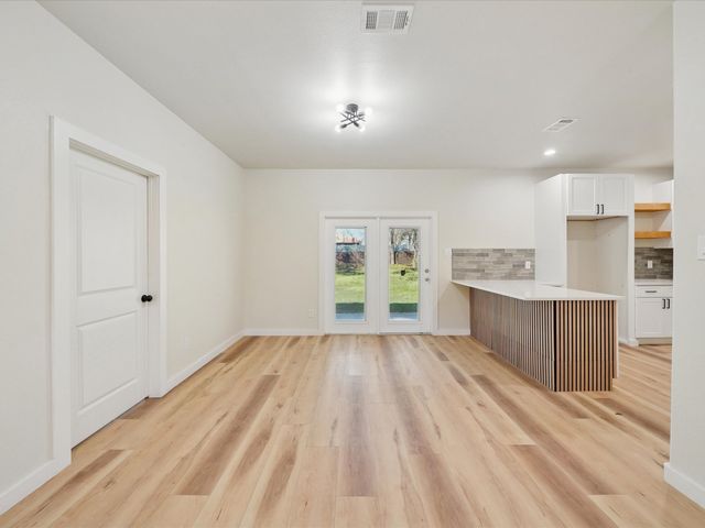 3033 Springview Avenue, Dallas, TX 75216