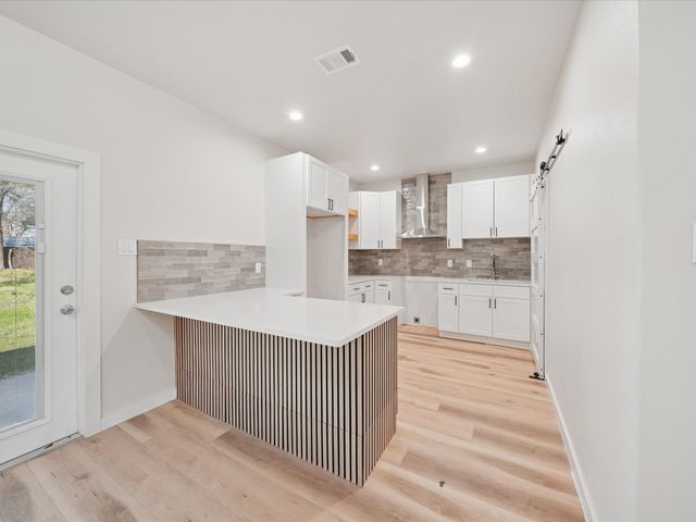 3033 Springview Avenue, Dallas, TX 75216