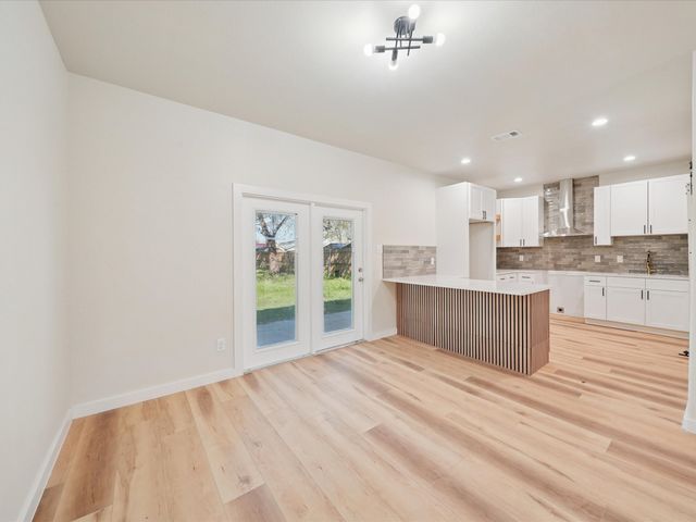 3033 Springview Avenue, Dallas, TX 75216