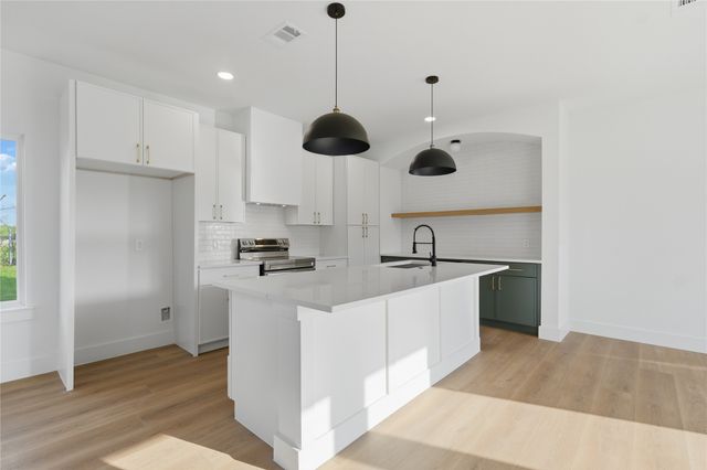 9480 Sandyland Boulevard, Dallas, TX 75217