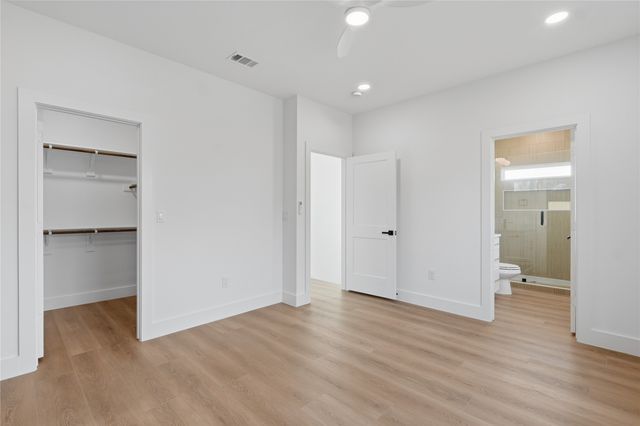 9480 Sandyland Boulevard, Dallas, TX 75217