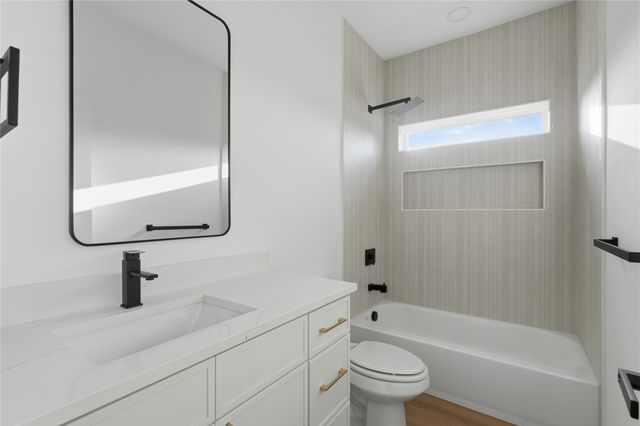 9480 Sandyland Boulevard, Dallas, TX 75217