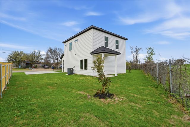 9480 Sandyland Boulevard, Dallas, TX 75217