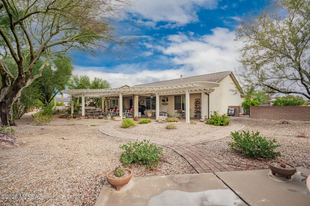 537 N Keyes Road, Green Valley, AZ 85614