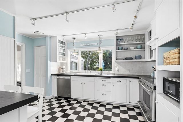17 Musquashicut Ave, Scituate, MA 02066