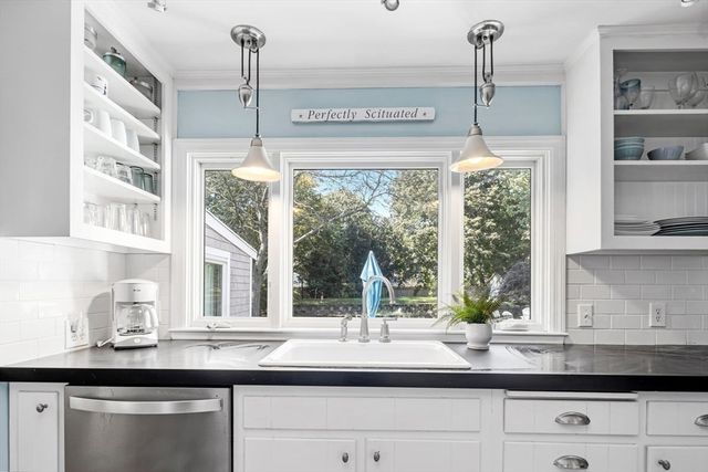 17 Musquashicut Ave, Scituate, MA 02066