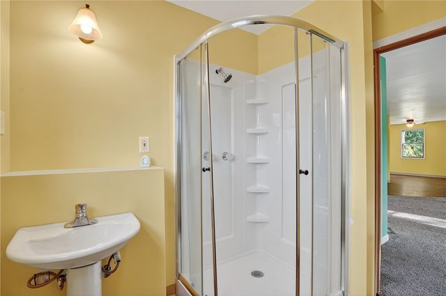 208 Mccleary Rd, Raccoon Twp, PA 15050