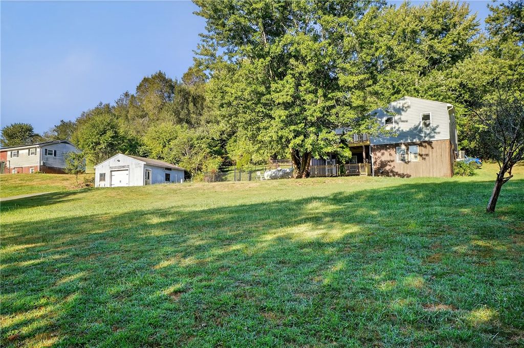 208 Mccleary Rd, Raccoon Twp, PA 15050