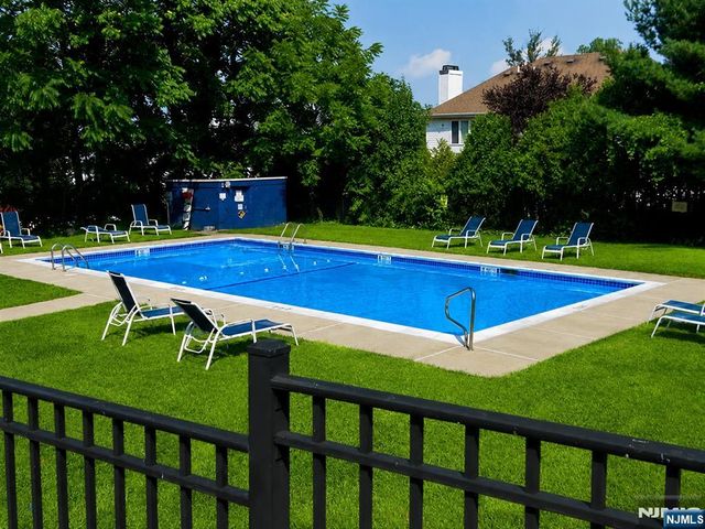 107 Bellgrove 3B, Mahwah, NJ 07430