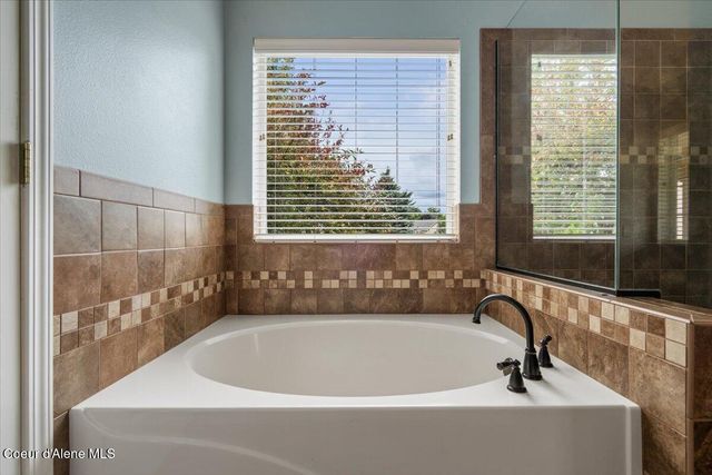 5887 N HARCOURT DR, Coeur D'alene, ID 83815