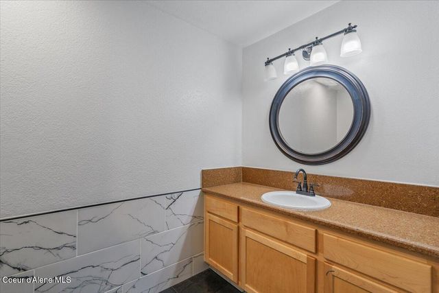 5887 N HARCOURT DR, Coeur D'alene, ID 83815