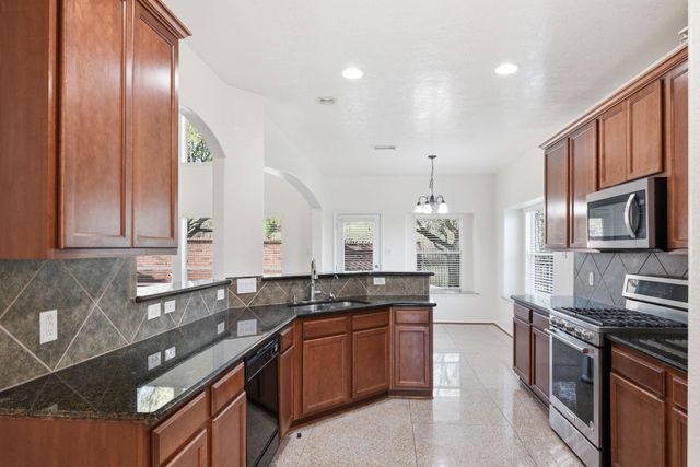 8702 Challis Park Court, Houston, TX 77040