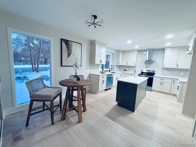 35460 Woodfield Drive, Farmington Hills, MI 48331