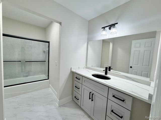 35460 Woodfield Drive, Farmington Hills, MI 48331