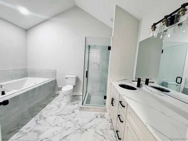 35460 Woodfield Drive, Farmington Hills, MI 48331