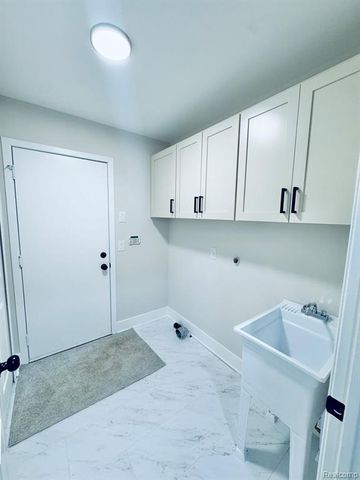 35460 Woodfield Drive, Farmington Hills, MI 48331