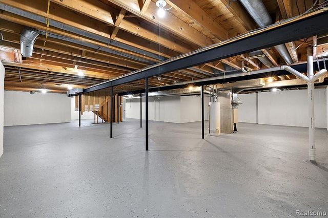 35460 Woodfield Drive, Farmington Hills, MI 48331