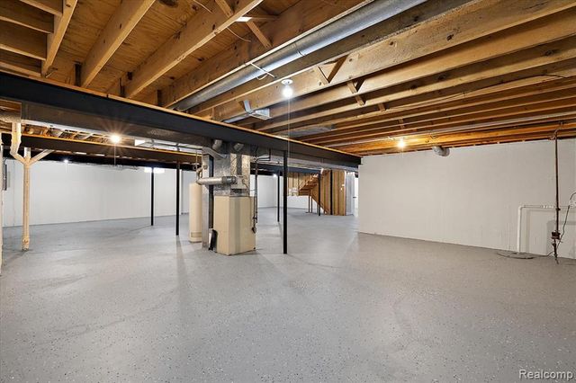 35460 Woodfield Drive, Farmington Hills, MI 48331