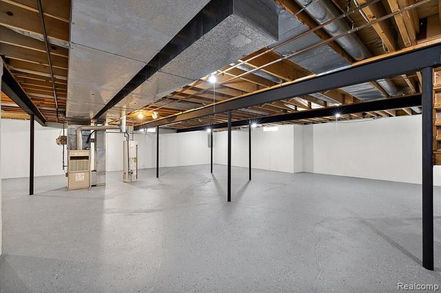 35460 Woodfield Drive, Farmington Hills, MI 48331