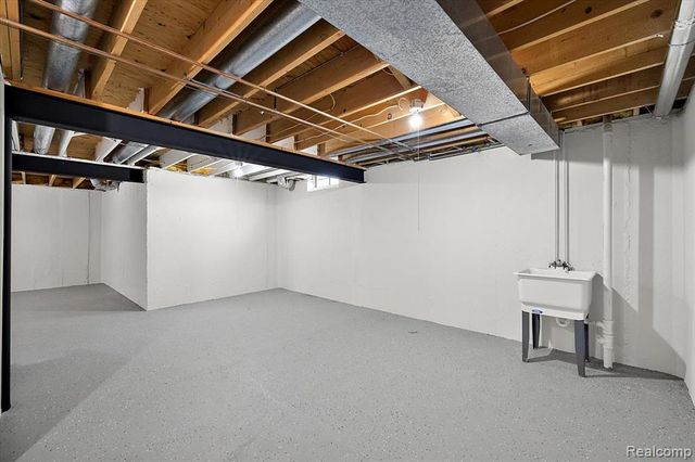 35460 Woodfield Drive, Farmington Hills, MI 48331