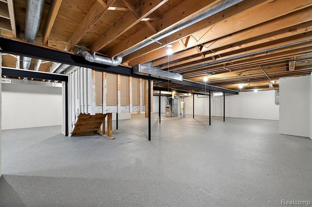 35460 Woodfield Drive, Farmington Hills, MI 48331