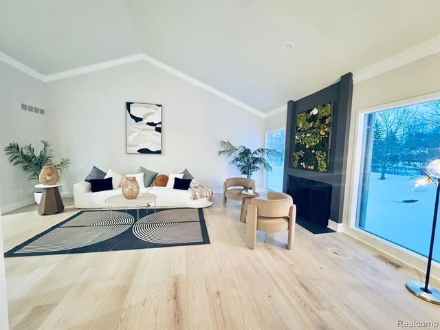 35460 Woodfield Drive, Farmington Hills, MI 48331