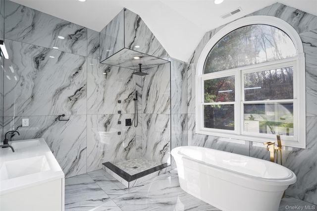 95 Wellington Court, Yorktown Heights, NY 10598