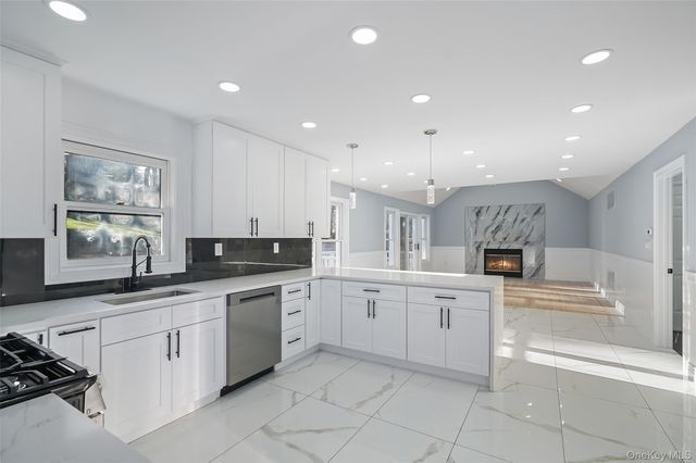 95 Wellington Court, Yorktown Heights, NY 10598