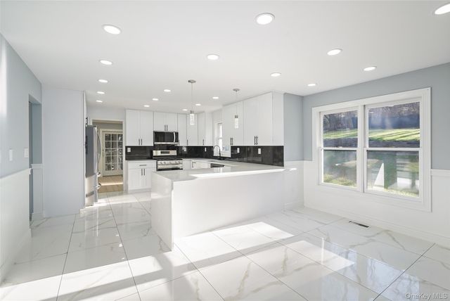 95 Wellington Court, Yorktown Heights, NY 10598