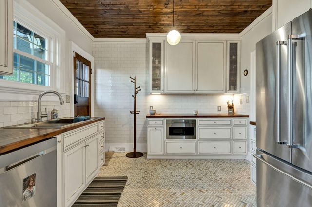 1200 S Crest Road, Rossville, GA 30741