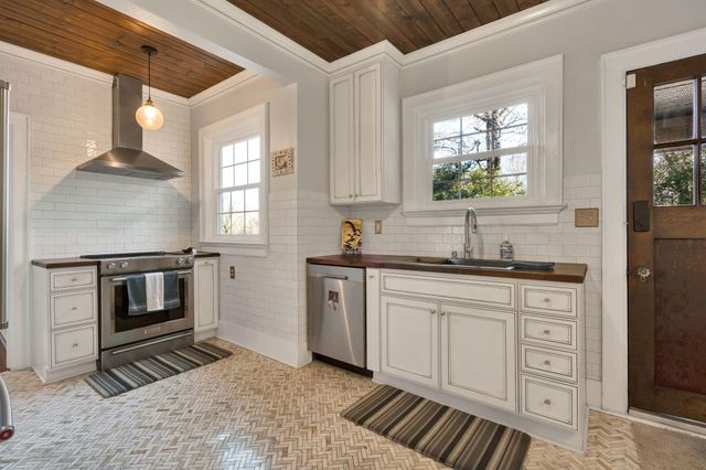 1200 S Crest Road, Rossville, GA 30741