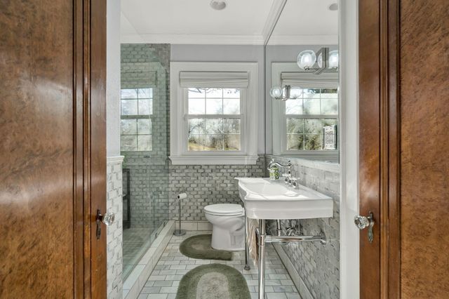 1200 S Crest Road, Rossville, GA 30741