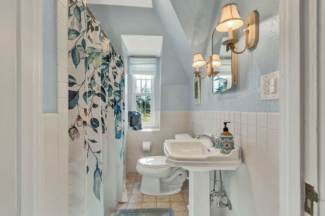 1200 S Crest Road, Rossville, GA 30741