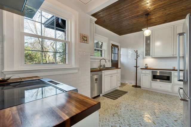 1200 S Crest Road, Rossville, GA 30741