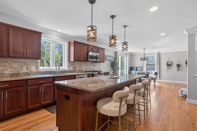 219 River Rd, Tewksbury, MA 01876