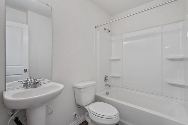 1153 Magnolia ST, Seguin, TX 78155