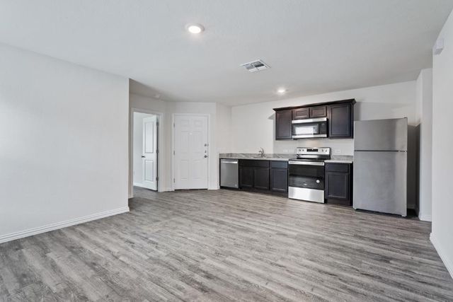 1153 Magnolia ST, Seguin, TX 78155