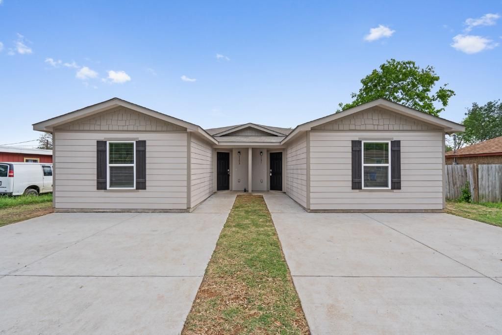 1153 Magnolia ST, Seguin, TX 78155