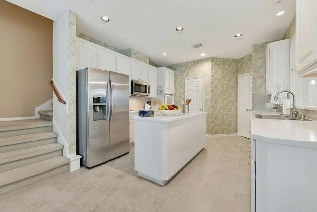 14 Broadweather Place, The Woodlands, TX 77382