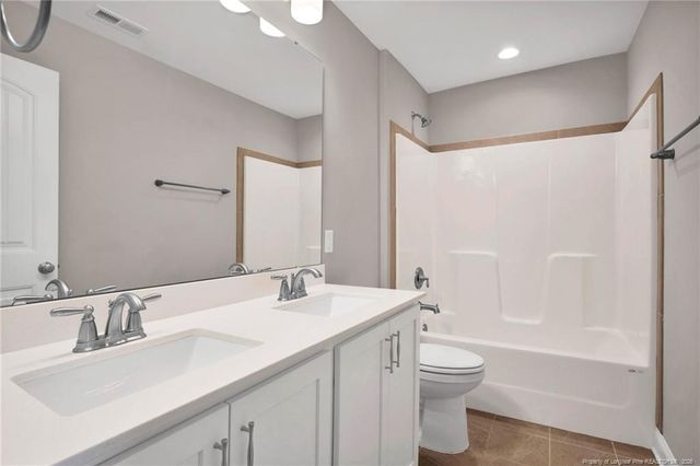 5444 Debut Avenue, Hope Mills, NC 28348