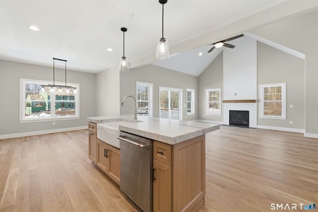 42 Holcomb Street, Simsbury, CT 06070