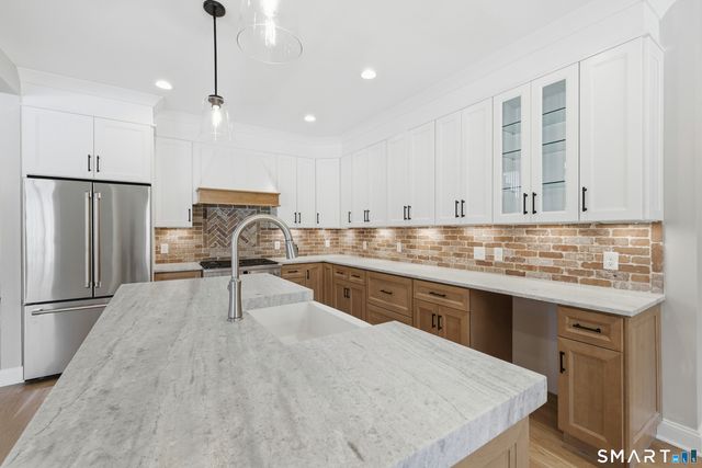 42 Holcomb Street, Simsbury, CT 06070