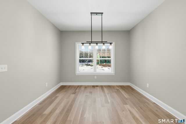 42 Holcomb Street, Simsbury, CT 06070