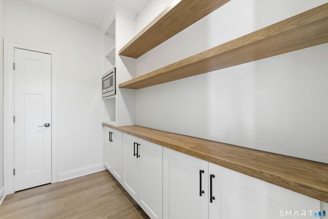 42 Holcomb Street, Simsbury, CT 06070